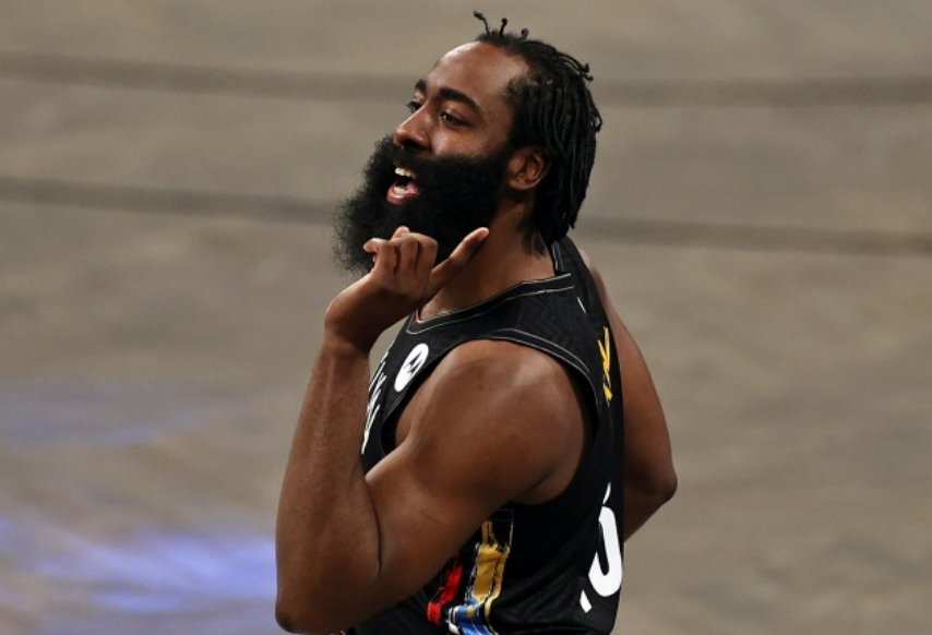 深圳男篮训练开放日，关键时刻主帅复盘引欢呼，国王杯在即，球探报告显示潜力的简单介绍